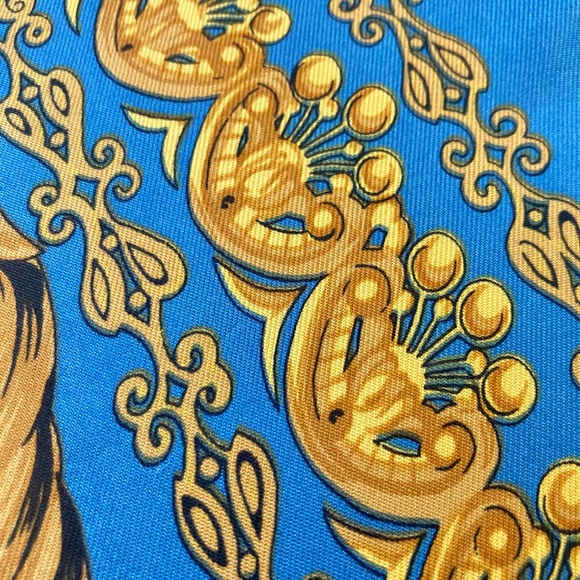 Fabulous silk scarf from WAKO Ginza Tokyo - Picture 5 of 12